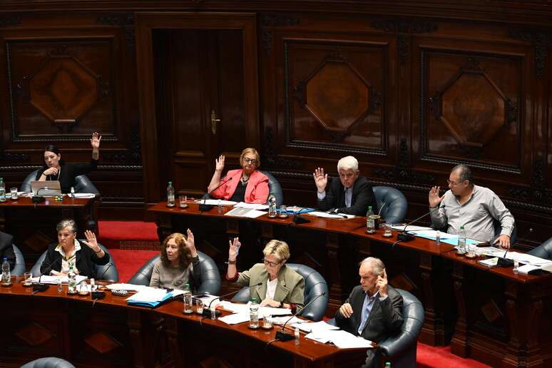 Debate sobre projeto a respeito de eutanásia no Parlamento do Uruguai