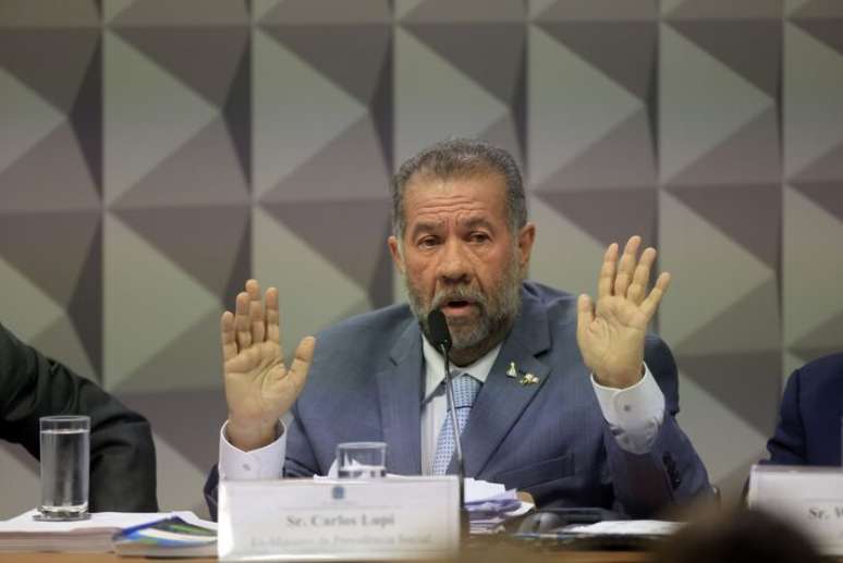 O ex-ministro da Previdência, Carlos Lupi, em depoimento à CPI do INSS