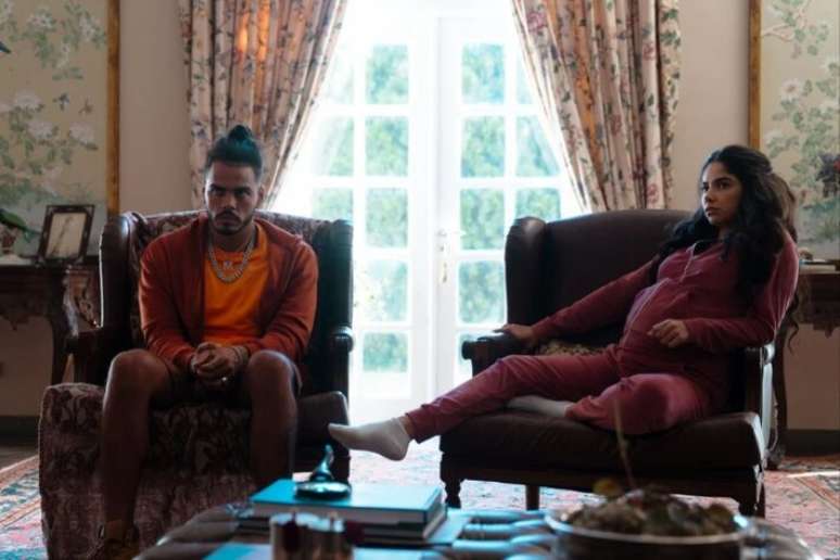 Romaní (esq.) e Bruna Mascarenhas são suspeitos em 'Cenas de um Crime'