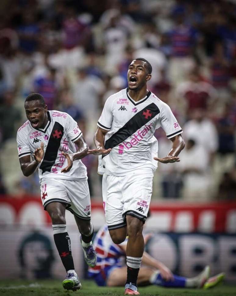 Fortaleza x Vasco: the match ends with a brawl, three players sent off and a push from Diniz Fortaleza x Vasco: the match ends with a brawl, three players sent off and a push from Diniz