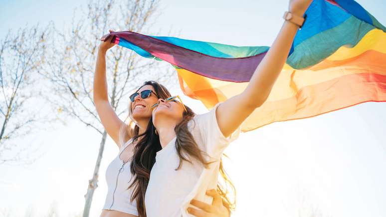 O acesso e a permanência de profissionais LGBTQIAPN+ no mercado de trabalho segue como um grande desafio para a comunidade – depositphotos.com / karrastock.gmail.com