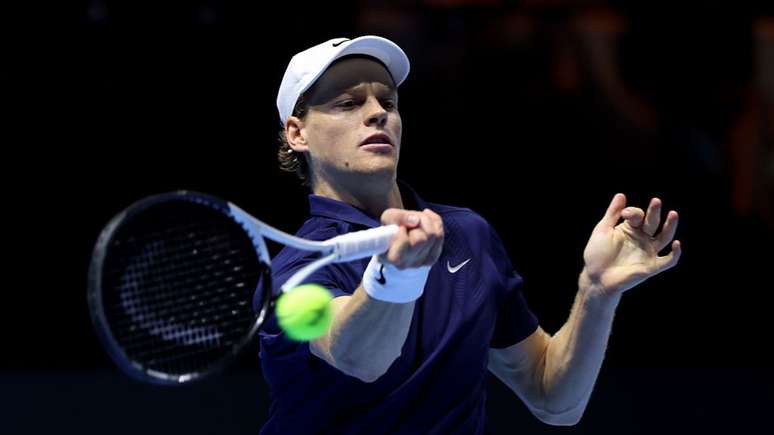 Sinner vence Djokovic e vai enfrentar Alcaraz na final do Six Kings Slam