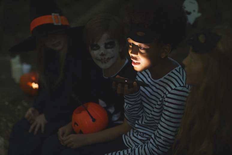 As crian&ccedil;as podem ajudar a contar hist&oacute;rias no Halloween 