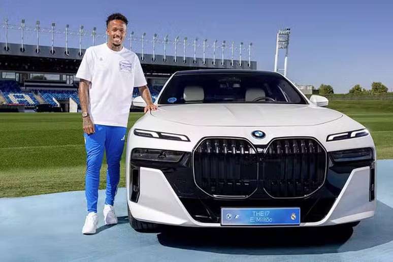 Éder Militão chose the color white – Éder Militão chose the color white –