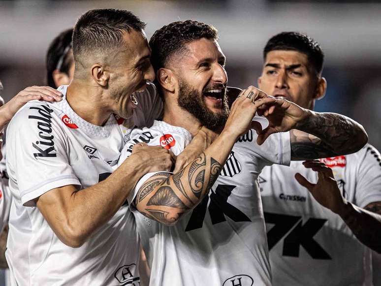 Zé Rafael comemora o seu gol diante do Corinthians –