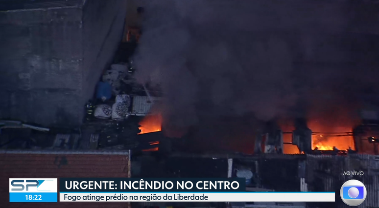 Incêndio atinge galpão em São Paulo