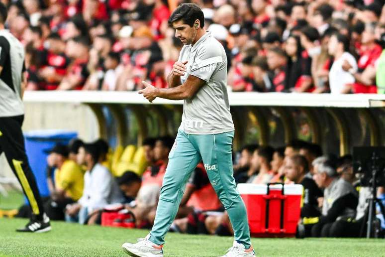 Abel tem mais derrotas do que vitórias contra o Flamengo