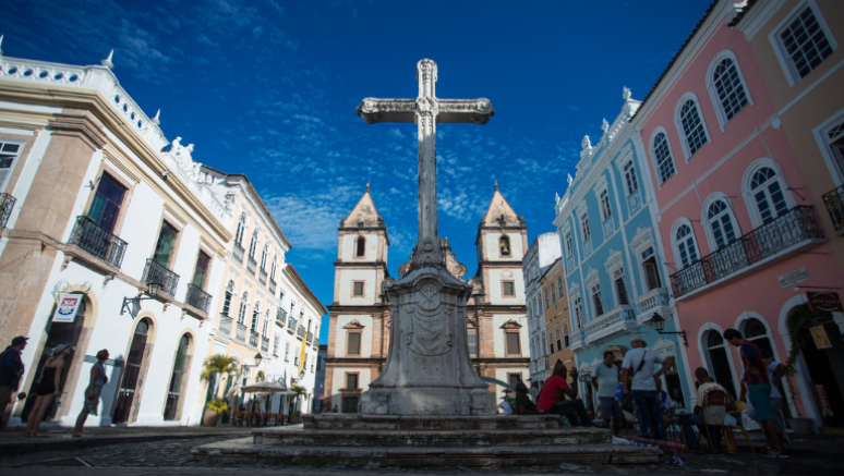 O Centro Histórico de Salvador é uma rica área de ruas, praças e monumentos dos séculos XVI a XIX, incluindo o Pelourinho