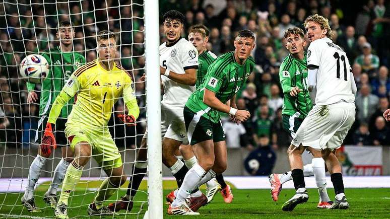 Almanya'nın Kuzey İrlanda karşısında aldığı 1-0'lık az farkla galibiyet, Almanları grubun zirvesinde tuttu