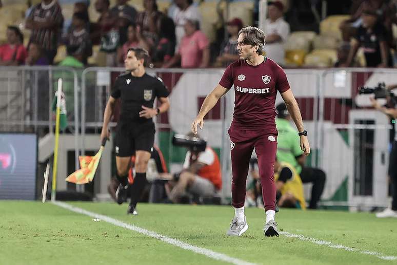 Zubeldía em ação pelo Fluminense contra o Juventude-