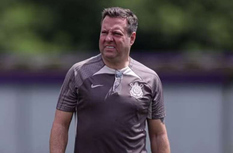 Stabile é alvo de críticas de ex-médico do Corinthians –