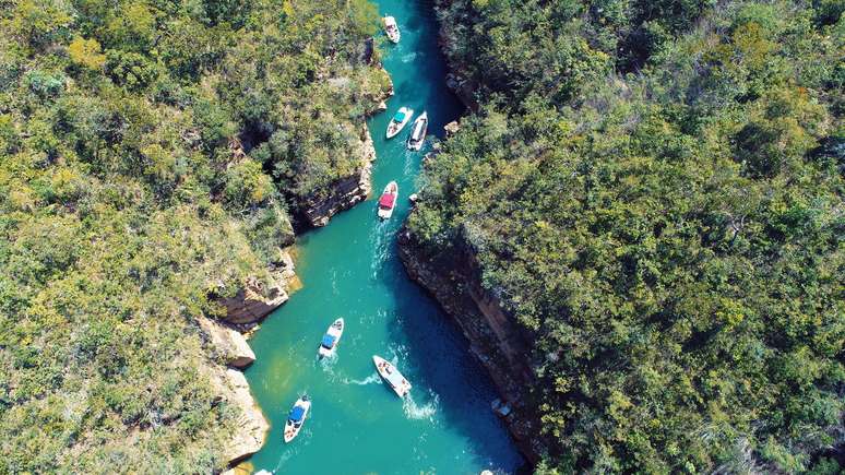 Where Minas becomes the sea: the canyons that rise from the Serra