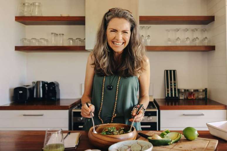 Uma alimenta&ccedil;&atilde;o saud&aacute;vel pode ajudar a amenizar os sintomas da menopausa 