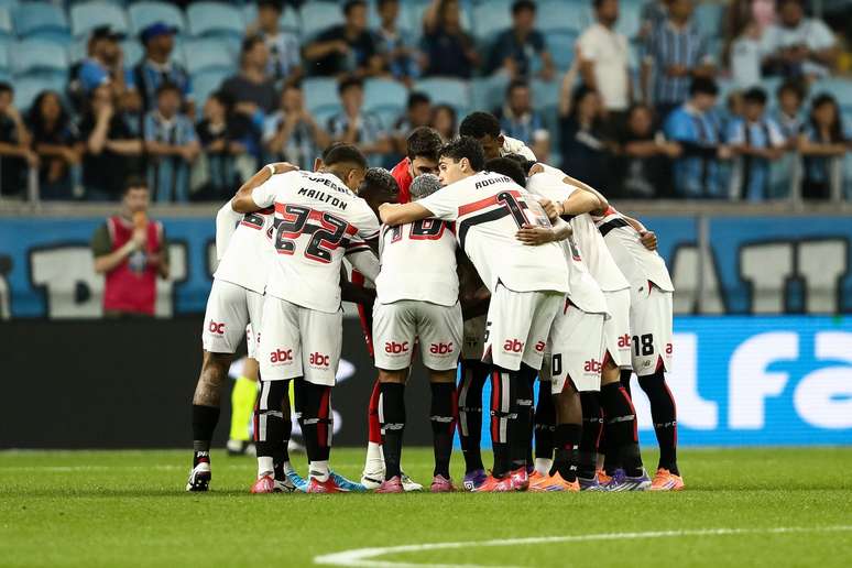 Jogadores do São Paulo na Arena do Grêmio (Foto de Pedro H. Tesch/Getty Images)