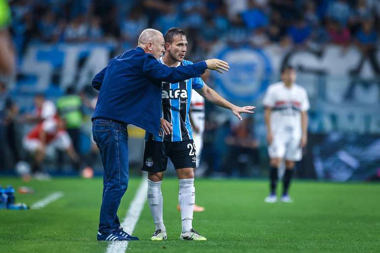 Mano Menezes enalteceu a atuação coletiva do Grêmio na Arena –