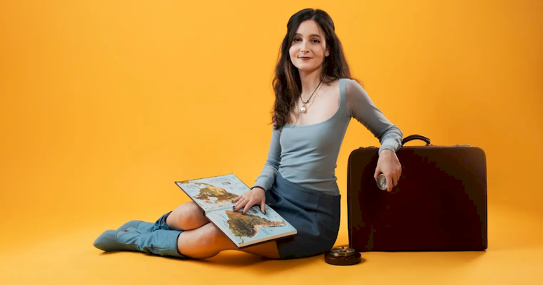 Malu Azevedo traz novo frescor à MPB com EP de estreia 'Vem comigo'