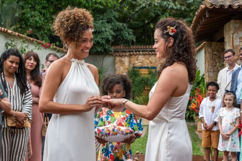 Laís (Lorena Lima) e Cecília (Maeve Jinkings) celebram união no último capítulo de 'Vale Tudo'