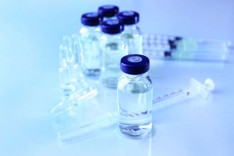 Vaccines undergo rigorous efficacy and safety tests before being made available to the population Vaccines undergo rigorous efficacy and safety tests before being made available to the population