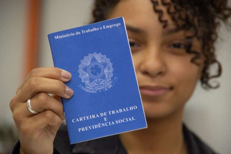 O primeiro emprego da juventude de periferia tende a ser no setor de servi&ccedil;os, especialmente nas grandes cidades.