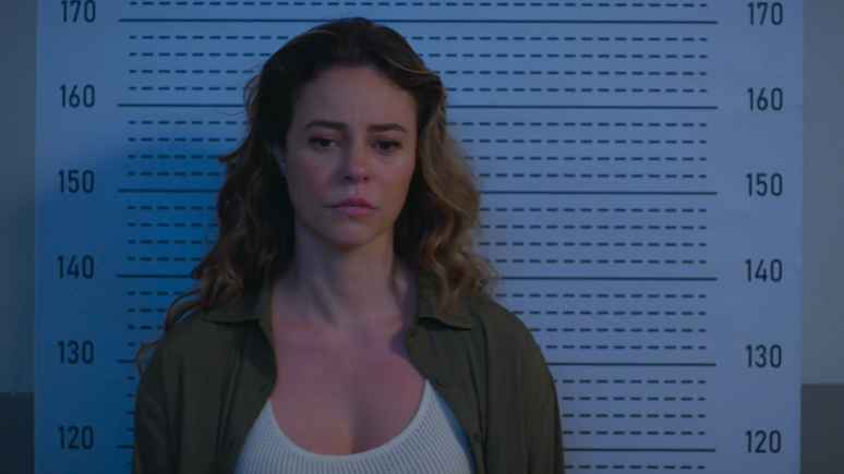 Heleninha (Paolla Oliveira) é presa em Vale Tudo