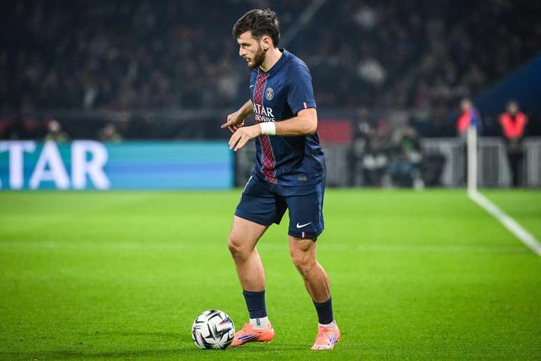 Khvicha Kvaratskhelia (PSG) durante jogo contra o Auxerre, no dia 27.09.2025 