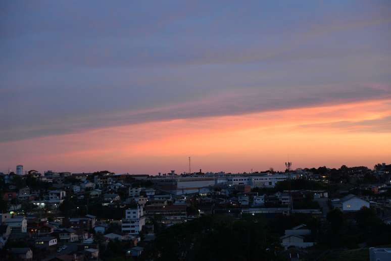 Imagem de clima com céu claro no início da noite, em Caxias do Sul, RS, nesta quinta-feira, 16/10/2025 Imagem de clima com céu claro no início da noite, em Caxias do Sul, RS, nesta quinta-feira, 16/10/2025