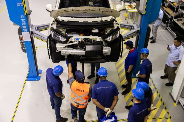 BYD abre f&aacute;brica em Cama&ccedil;ari