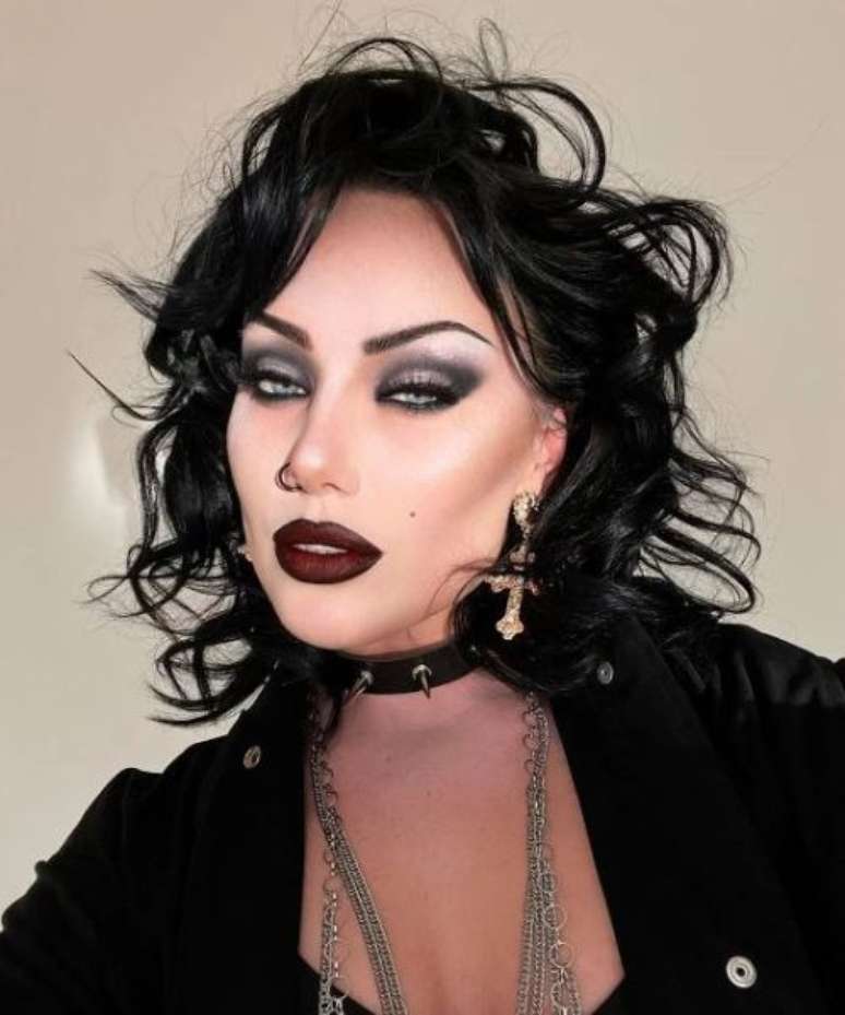 Use sombras escuras e base clara &ndash;