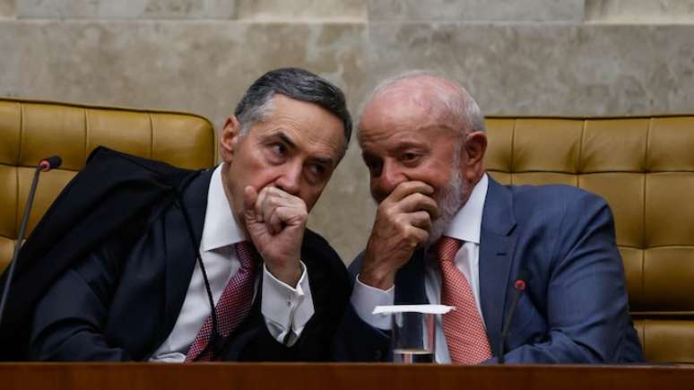 O agora ministro aposentado Luís Roberto Barroso jantou ontem com o presidente Lula no Palácio da Alvorada