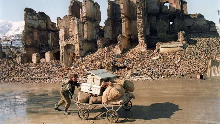 A Guerra Civil Afegã que deslocou Banayee levou muitas outras pessoas em Cabul a também fugir de suas casas