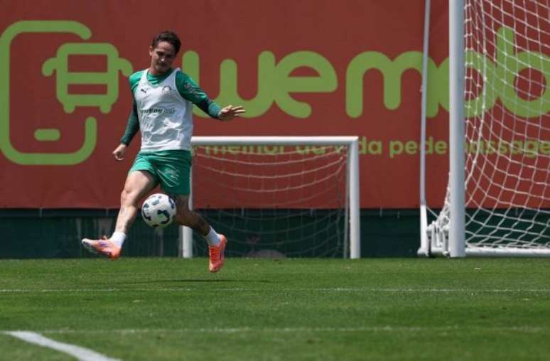 Weverrton participa do treino com a mão imobilizada –