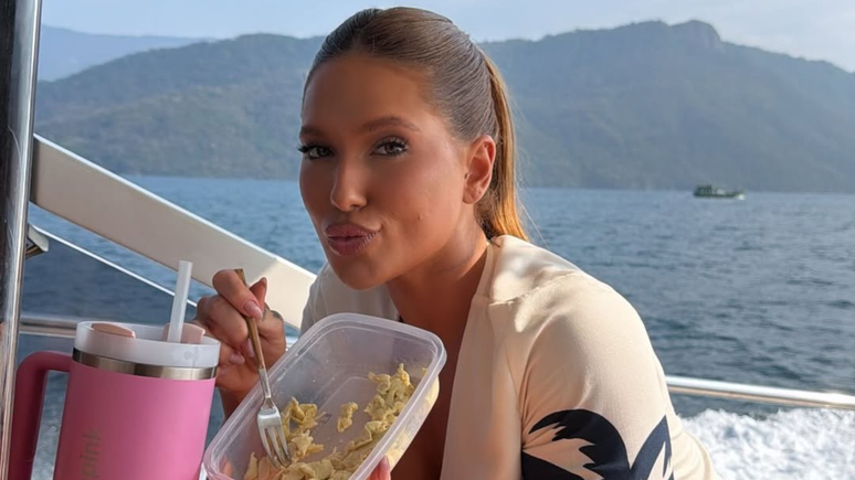 Virginia Fonseca resumes her egg-based diet and shows bruises on her feet in preparation for Carnival Virginia Fonseca resumes her egg-based diet and shows bruises on her feet in preparation for Carnival