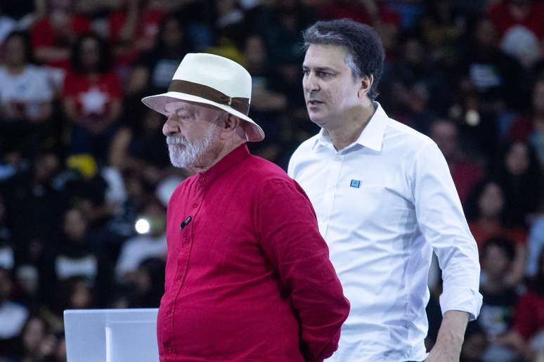 Lula e Camilo Santana durante encontro com cursinhos populares