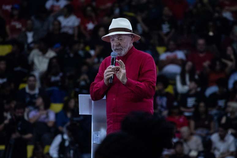 Lula durante encontro com cursinhos populares
