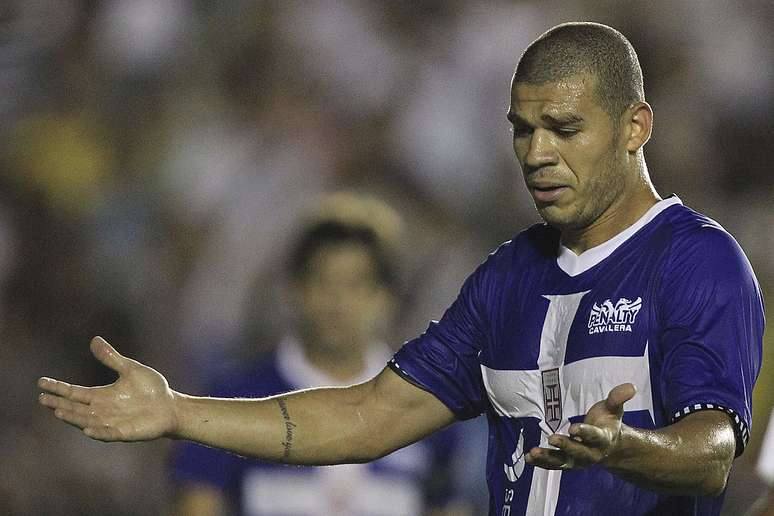 Nilton jogando pelo Vasco, em 2012