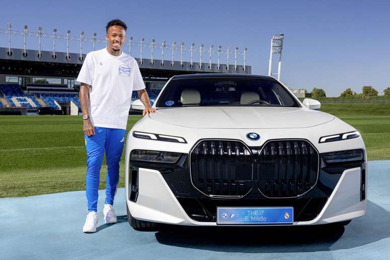 &Eacute;der Milit&atilde;o e seu BMW i7