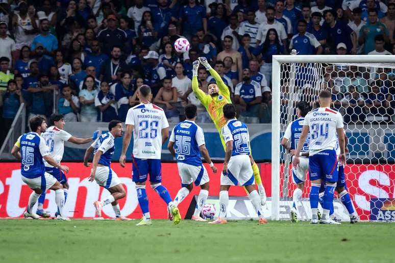 Cruzeiro vence o Fortaleza por 1 a 0 e segue na ca&ccedil;a aos l&iacute;deres Palmeiras e Flamengo &ndash;