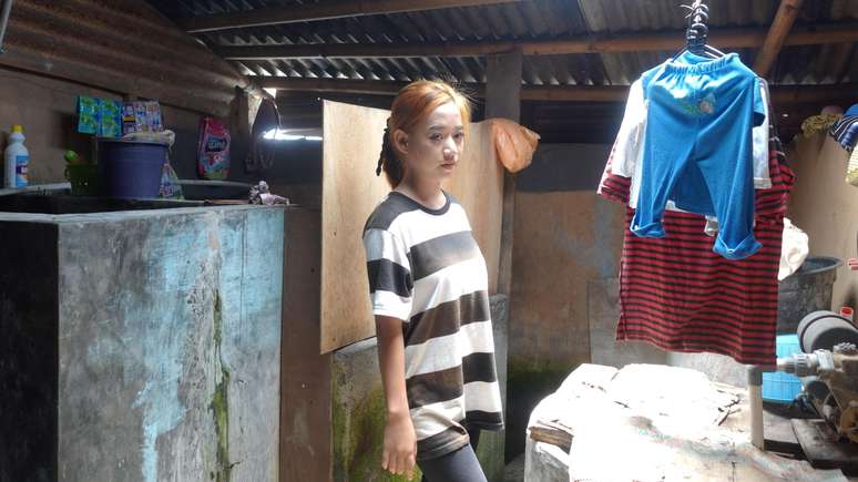 Esti, 18 anos, tem um filho e dois casamentos n&atilde;o registrados