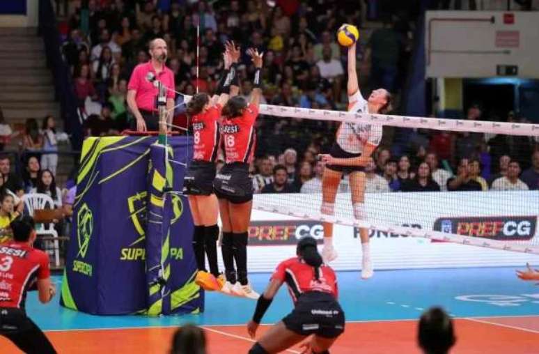 Cugno makes a good debut, Osasco beats Sesi Bauru and wins its 1st Super Cup Cugno makes a good debut, Osasco beats Sesi Bauru and wins its 1st Super Cup