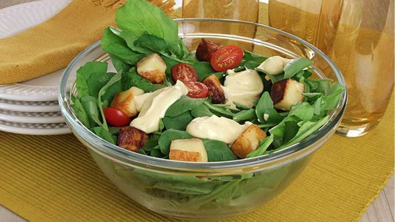Simple salad with ricotta and thyme dressing Simple salad with ricotta and thyme dressing