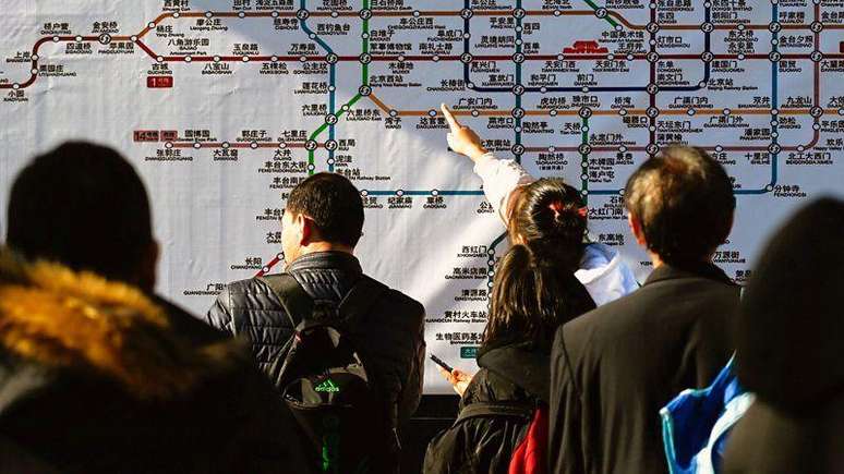 A tecnologia de tradução ao vivo facilitará o trânsito por lugares como o sistema de metrô de Pequim, na China