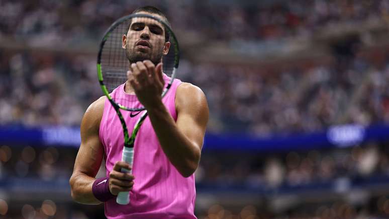 Alcaraz durante partida de t&ecirc;nis