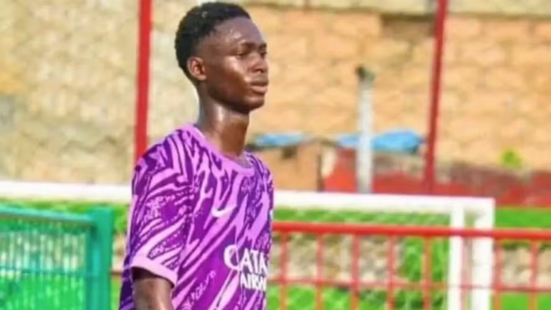 The kidnappers kill the player after the family fails to pay the ransom