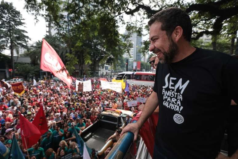 O deputado Guilherme Boulos participou de manifestação na Avenida Paulista, em março, contra o projeto de anistia ao ex-presidente Jair Bolsonaro