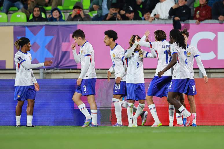 Sele&ccedil;&atilde;o Francesa comemorando a vit&oacute;ria sobre a Noruega 