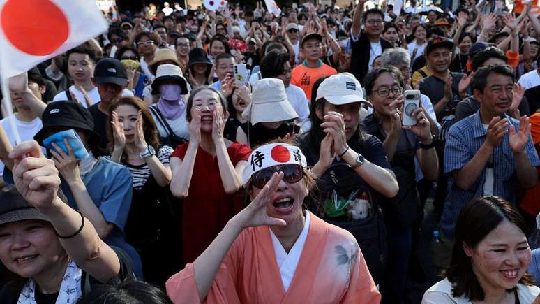 Apoiadores do Sanseito durante evento em julho, em T&oacute;quio