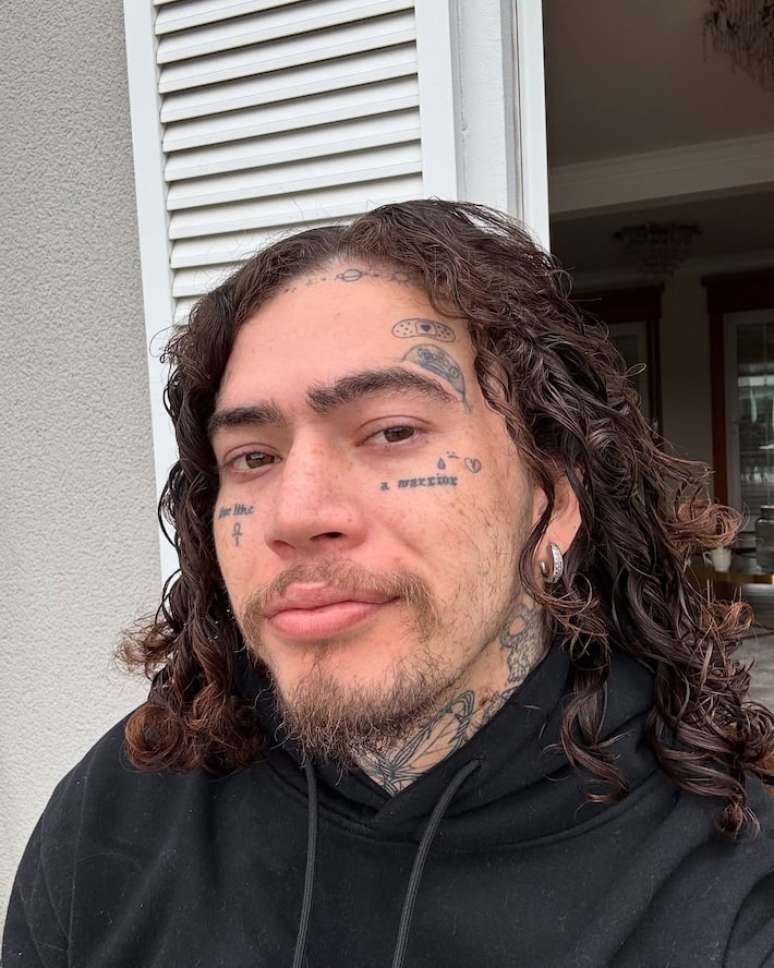Whindersson Nunes vents after airline breaks his guitar: ‘Just be careful’ Whindersson Nunes vents after airline breaks his guitar: ‘Just be careful’