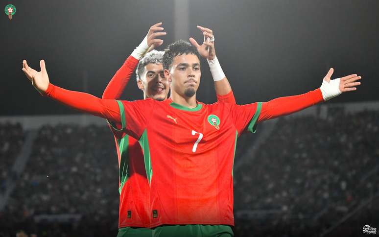 Zabiri comemorando um dos gols na decis&atilde;o 