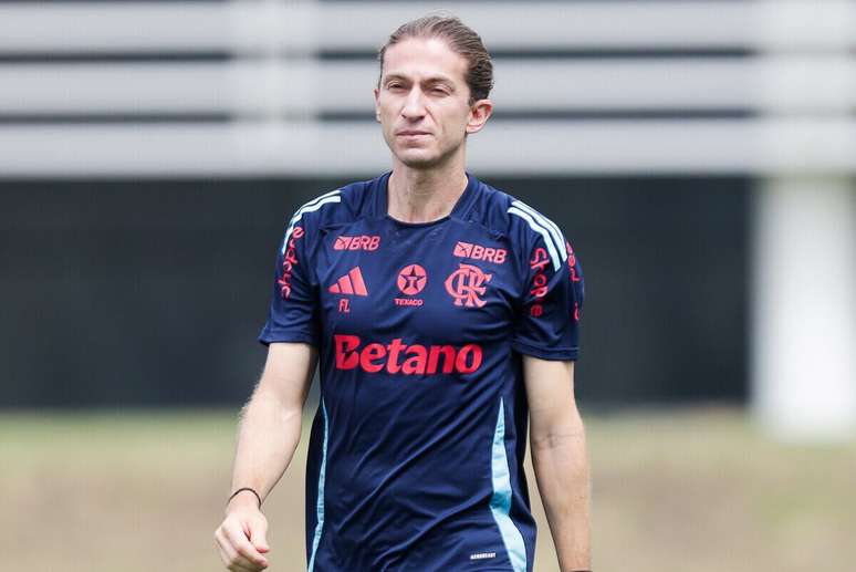 Filipe Lu&iacute;s j&aacute; foi comandado por Diego Simeone no Atl&eacute;tico de Madrid &ndash;