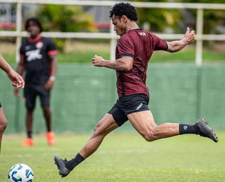 Romarinho foi apresentado pelo Vit&oacute;ria em 19 de julho &ndash;